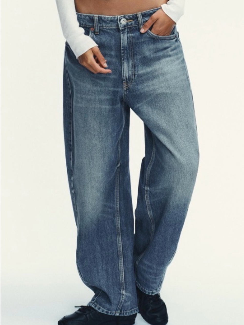 Zara Mid Rise Baggy Barrel Jeans Medium Wash
